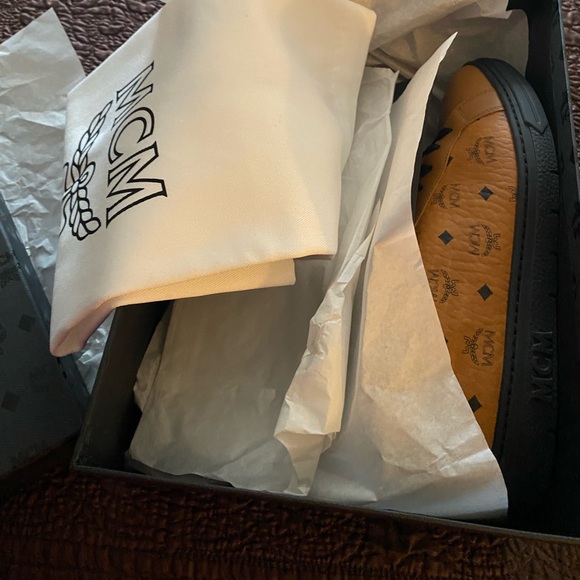 Authentic MCM sneakers. Only had on a few hours. Like new! Size 39 - Picture 13 of 13